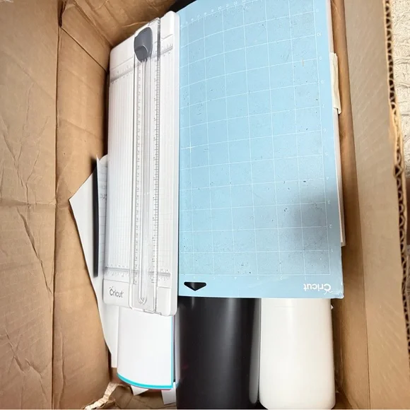 Cricut Explore Air 2 in Light Blue/ MINT with Accessories